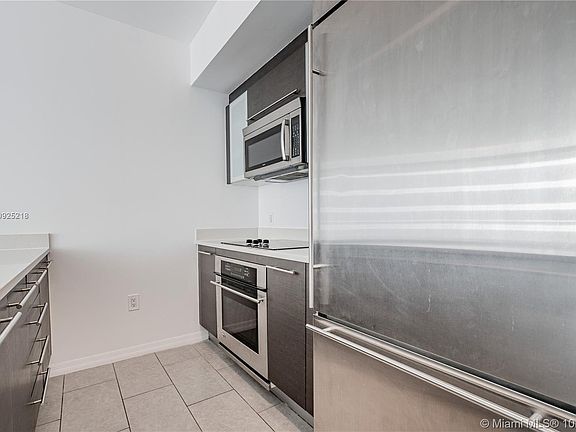 5th image of 600 Brickell Ave #2107