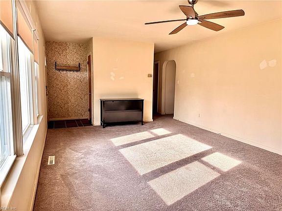 3rd image of 412 Lord North Rd