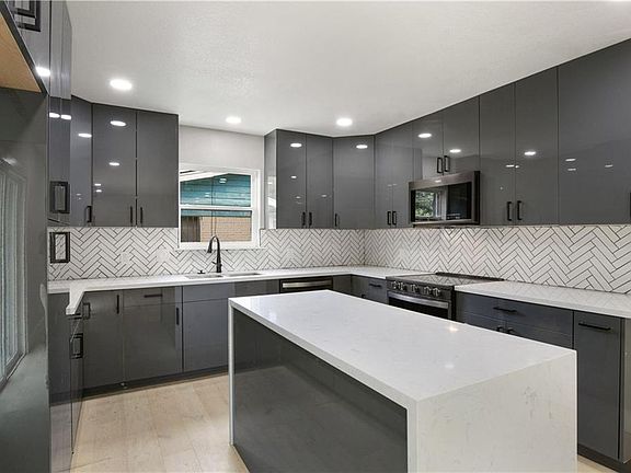 3rd image of 4810 Russet Hill Dr