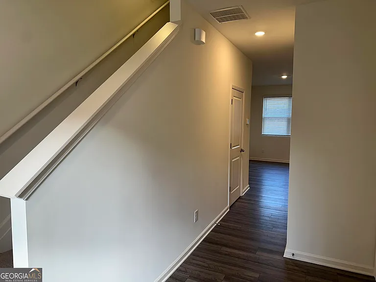 1070 Paddington Dr — Photo 8