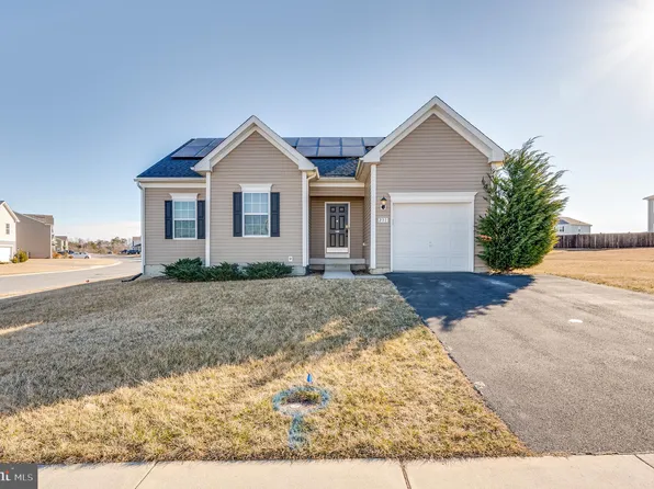 231 Bray Dr, Bunker Hill, WV 25413