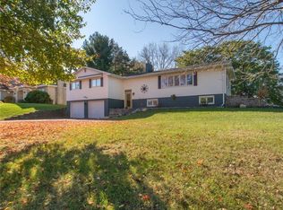 104 Oak Forest Dr, Onalaska, WI 54650