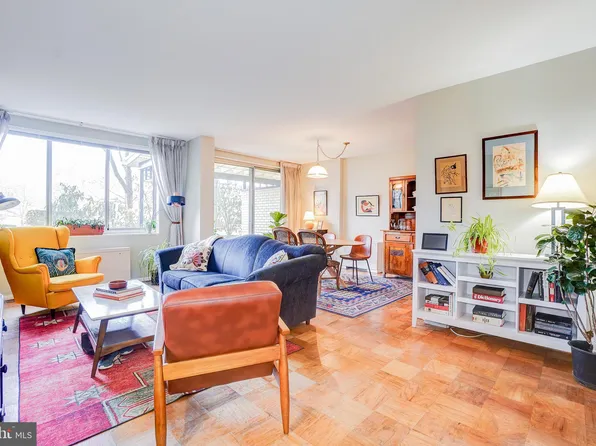 10401 Grosvenor Pl APT 304, Rockville, MD 20852