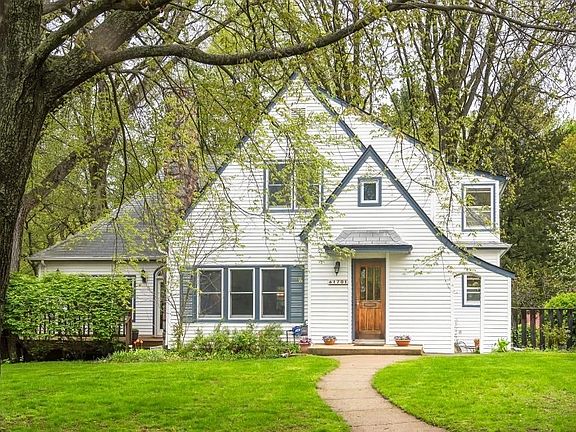 2nd image of 1701 Crestland Dr
