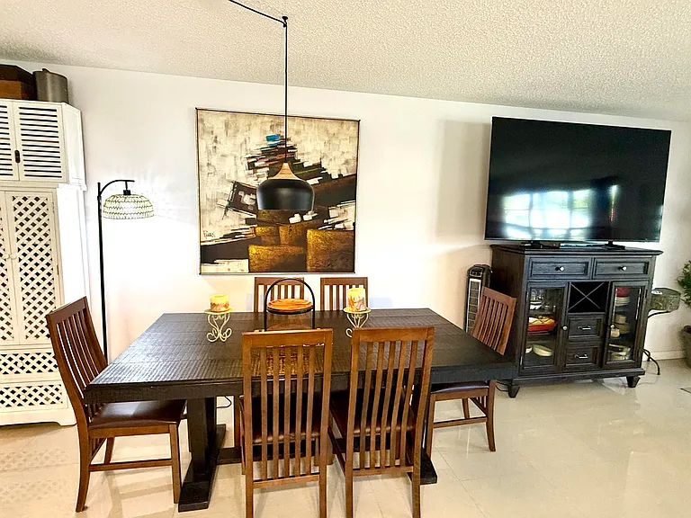 21 Newport B — Photo 6
