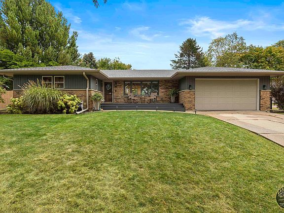 4th image of 5892 Clarendon Dr