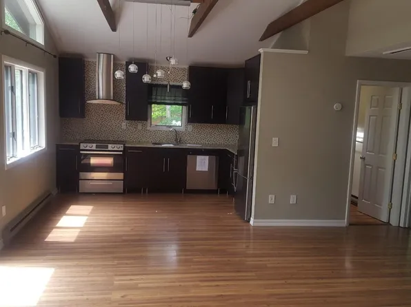 100 Cabin Ct, Milford, PA 18337