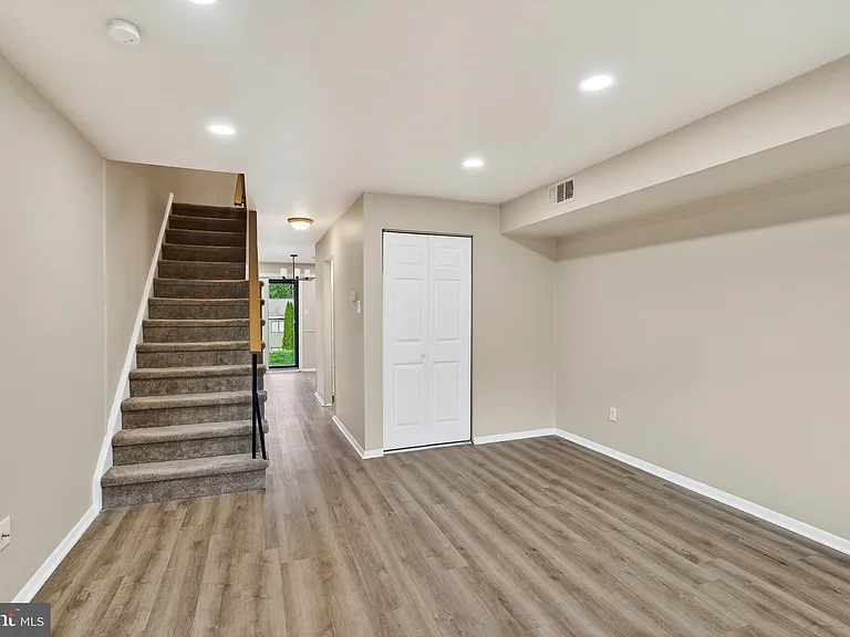 803 Valley Dr — Photo 6