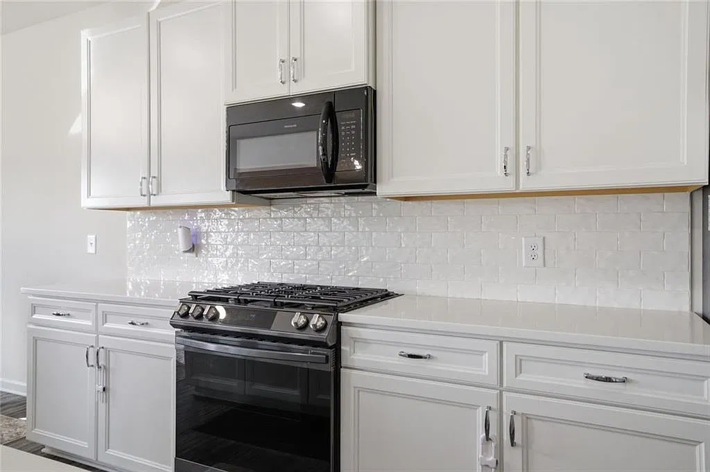 4 bed, 2.5 bath, 2238 sqft, $2,495 — Photo 1