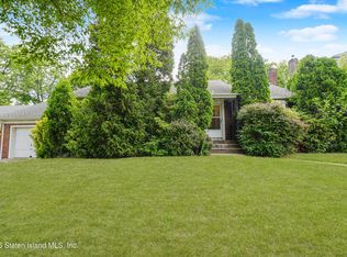 35 Brenton Pl, Staten Island, NY 10314