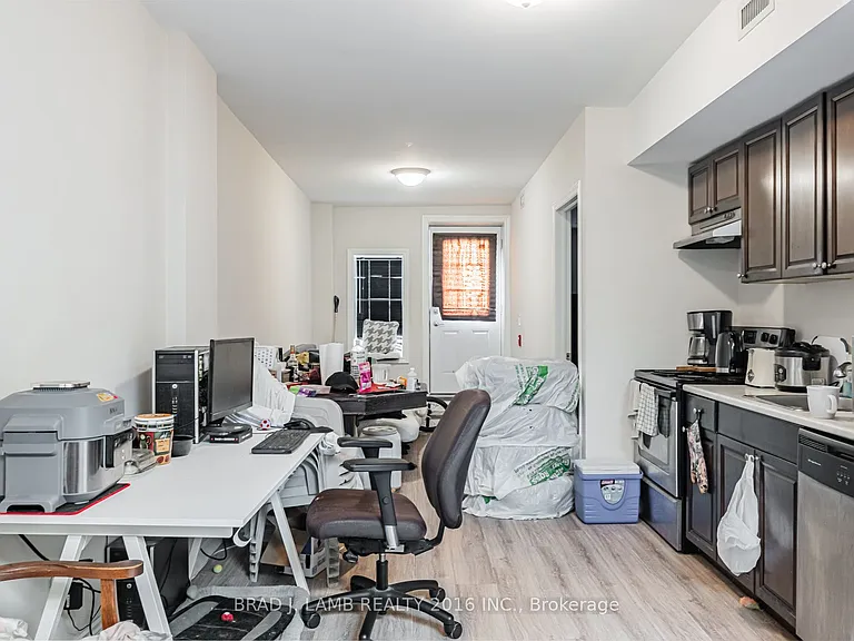 2904 A Danforth Ave #3 — Photo 6
