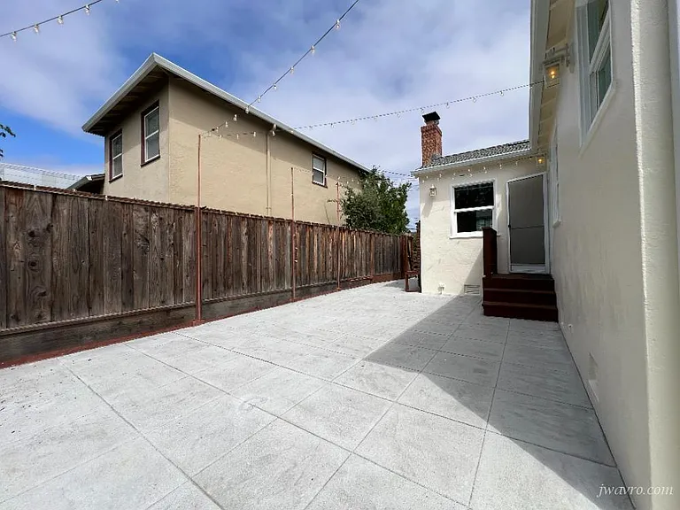 429 W 20th Ave — Photo 12