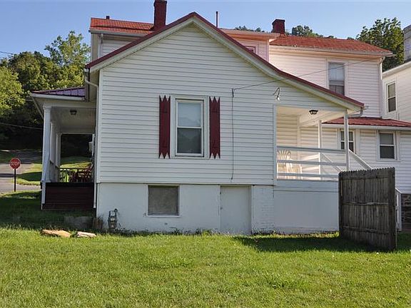 2nd image of 701 Pine St