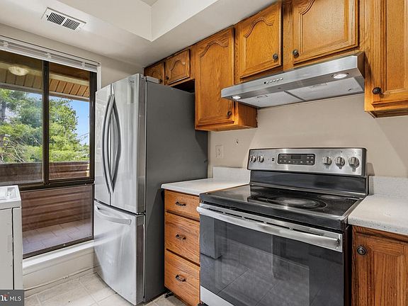 2nd image of 8604 Village Way Unit 4/8604F