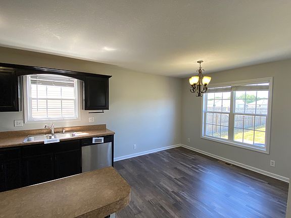 5th image of 547 Fox Trot Dr