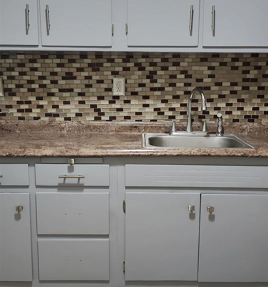 3 bed, 1.0 bath, 950 sqft, $2,200 — Photo 3