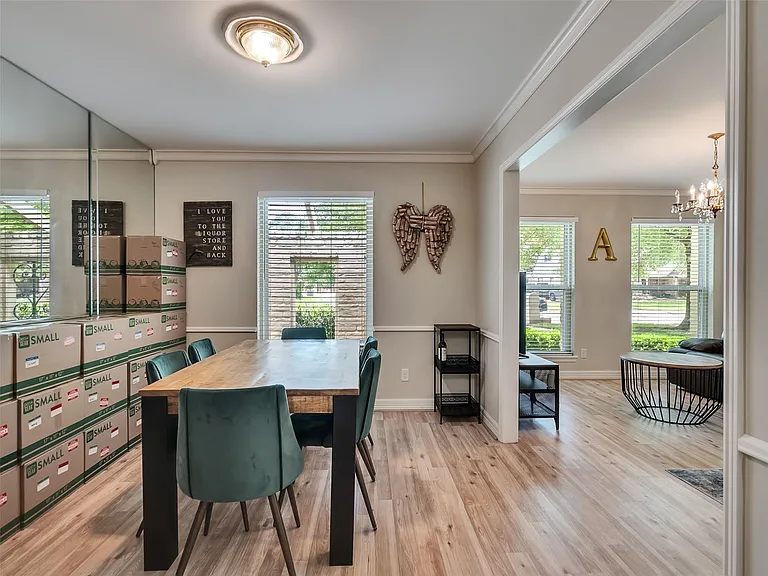 2811 Quincannon Ln — Photo 6