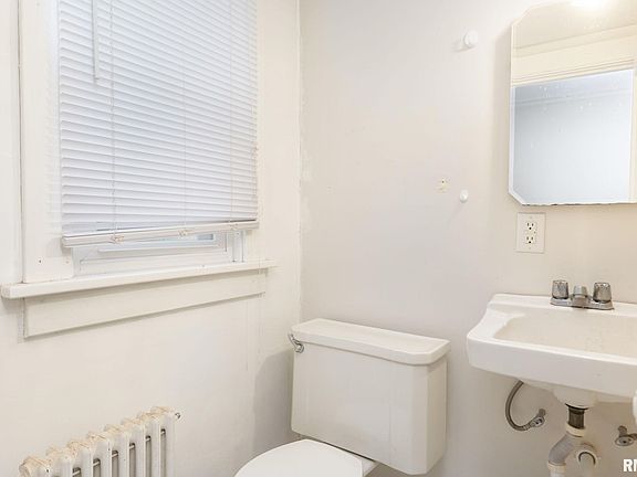 4th image of 709-11-13-15 42nd St #8
