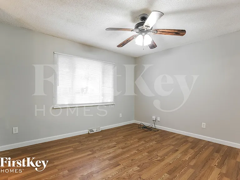 1805 SW Speas Dr — Photo 3