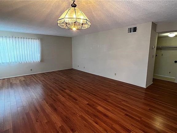 5th image of 410 Milford St #102