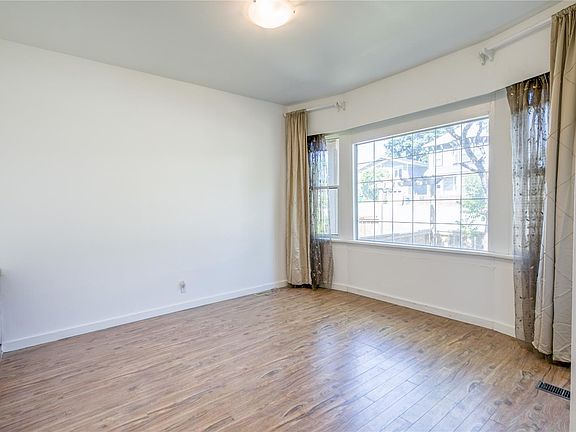 5th image of 415 Machleary St