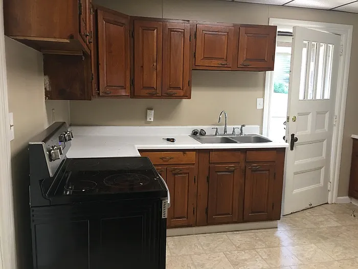 306 Flower Ave E — Photo 9