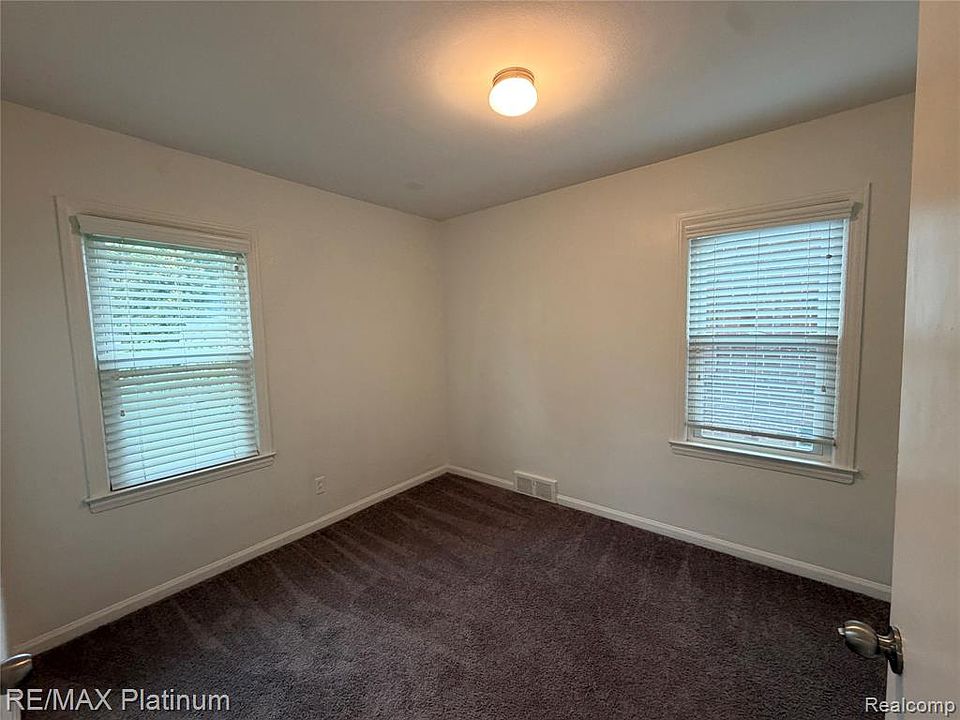 21160 Kenmore Ave, photo 6