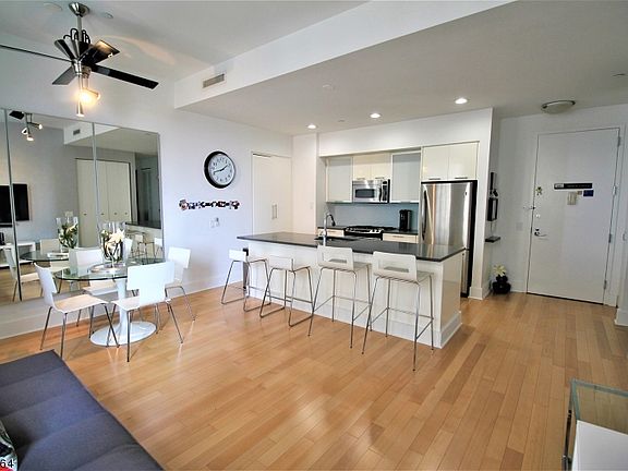3rd image of 4 Beacon Way APT 803