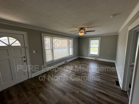 4th image of 1101 Woodlawn St