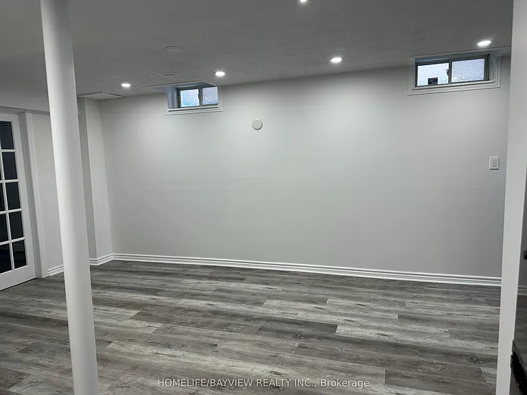 36 Rosanna Cres — Photo 18