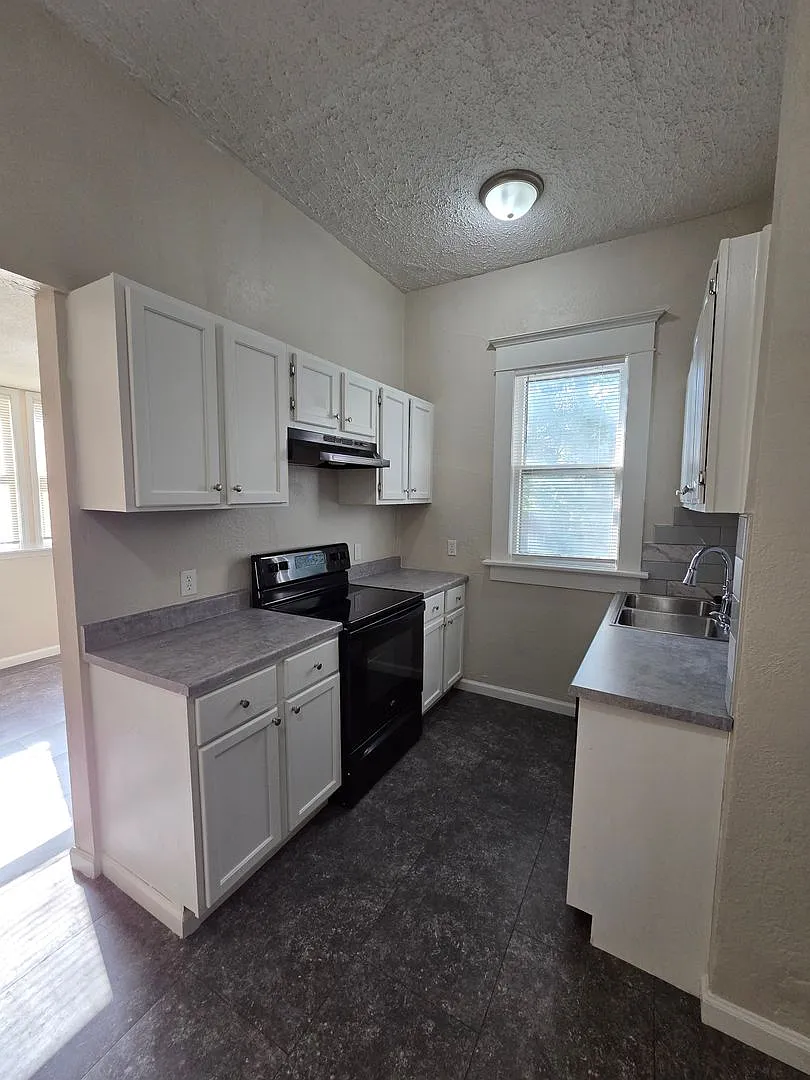 1530 S Topeka - 3 Bedroom, 1 Bathroom Home - $1,095 — Photo 1