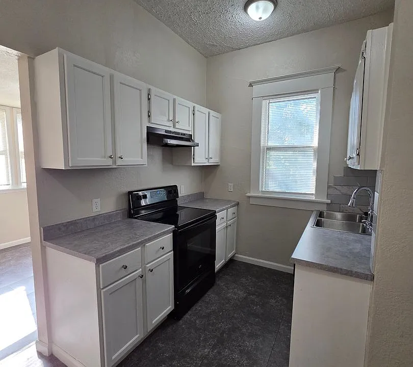 1530 S Topeka Ave