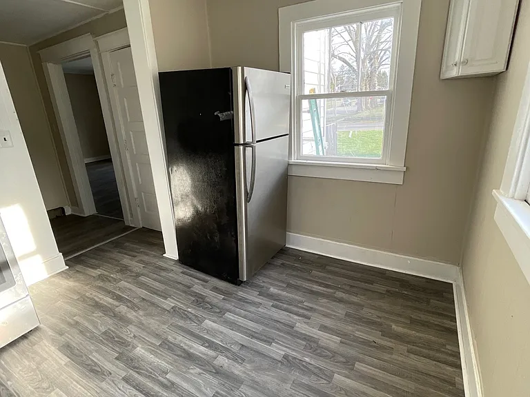 1254 S Chicago Ave — Photo 4