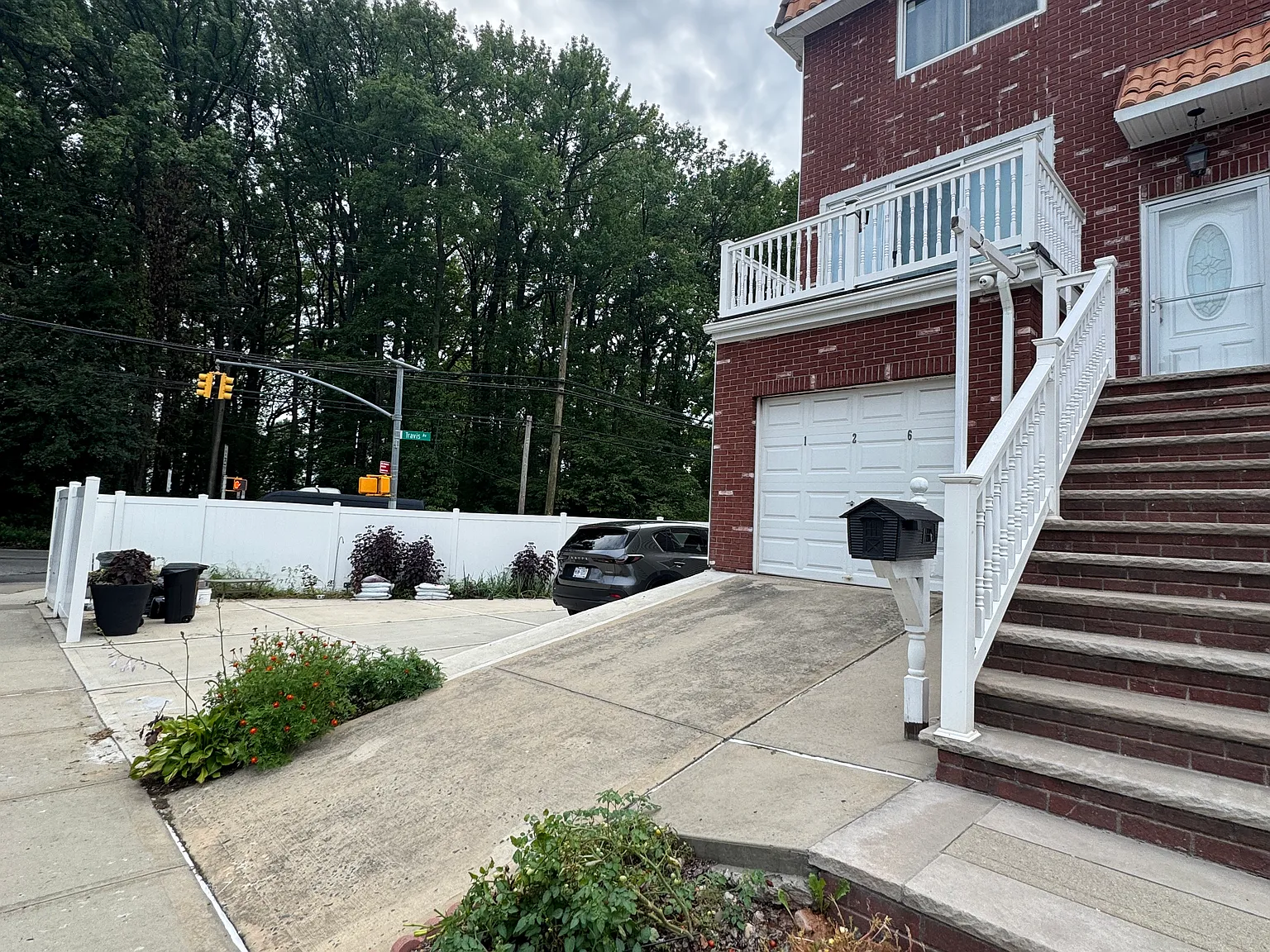 3 bed, 2.5 bath, 1800 sqft, $3,350 — Photo 2