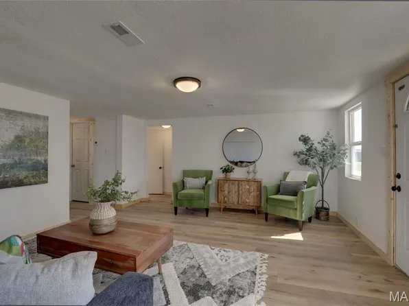 202 Congress St, La Belle, MO 63447