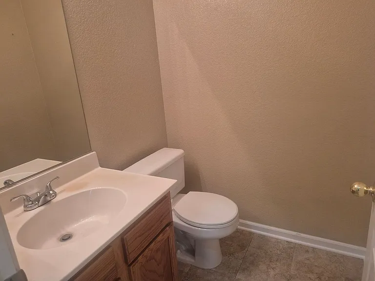 5040 Kankakee Dr — Photo 6