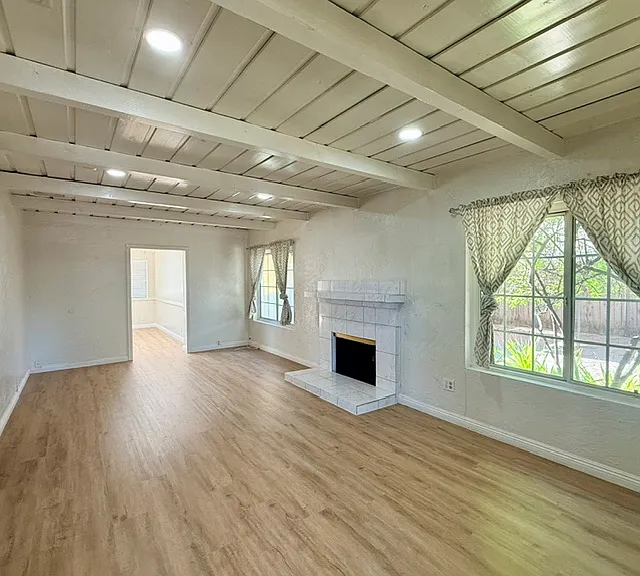 7454 Darby Ave — Photo 8