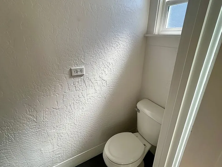 710 Grove Way — Photo 15
