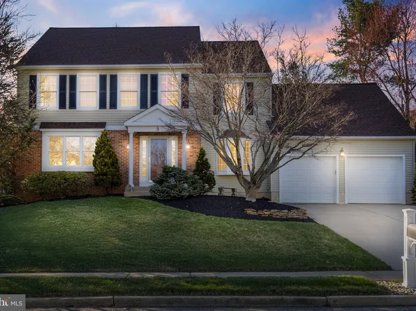 9 Country Squire Ln, Marlton, NJ 08053