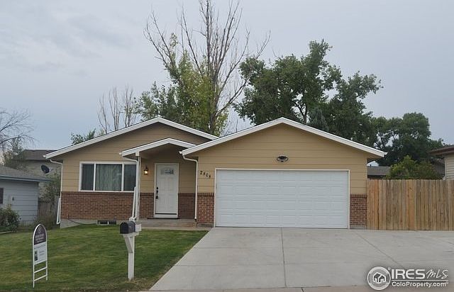 Great curb appeal with 3+ car driveway