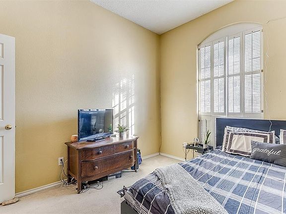 4th image of 7848 Mahonia Dr