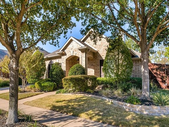 2nd image of 621 Camilla Ln