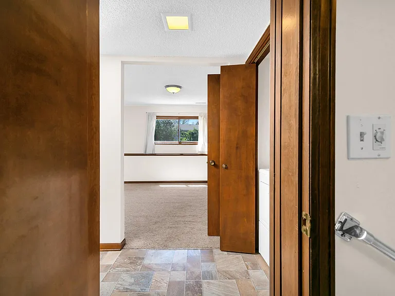 1410 Allison Dr — Photo 17
