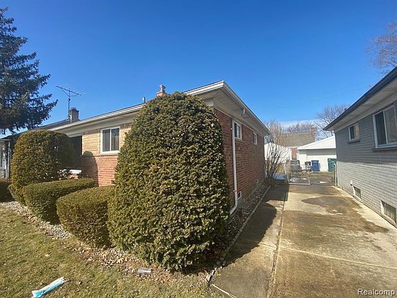 2nd image of 808 Stewart Ave