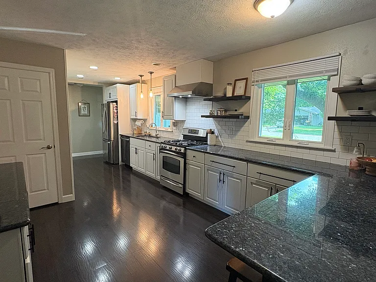 1011 Pine Valley Dr — Photo 9