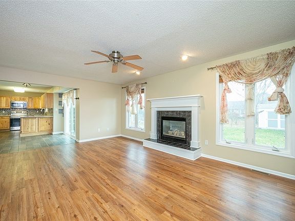2nd image of 5433 NW 92nd St