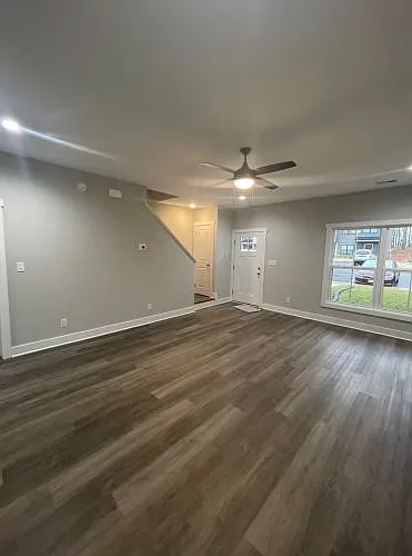 3 bed, 2.5 bath, 1330 sqft, $1,675 — Photo 4