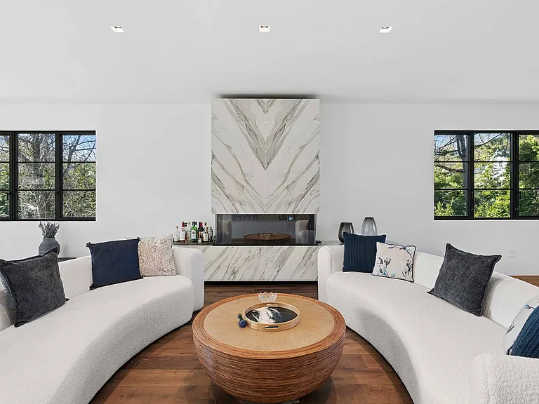 15 Atterbury Rd — Photo 3