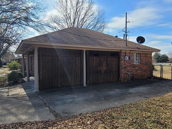 4th image of 120 Baird Ave