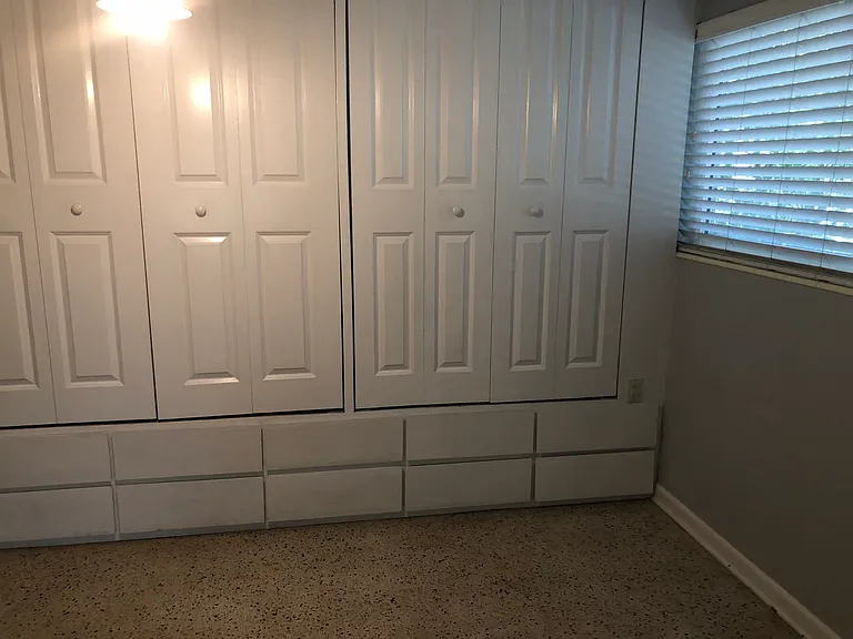 905 Espanola Way — Photo 17